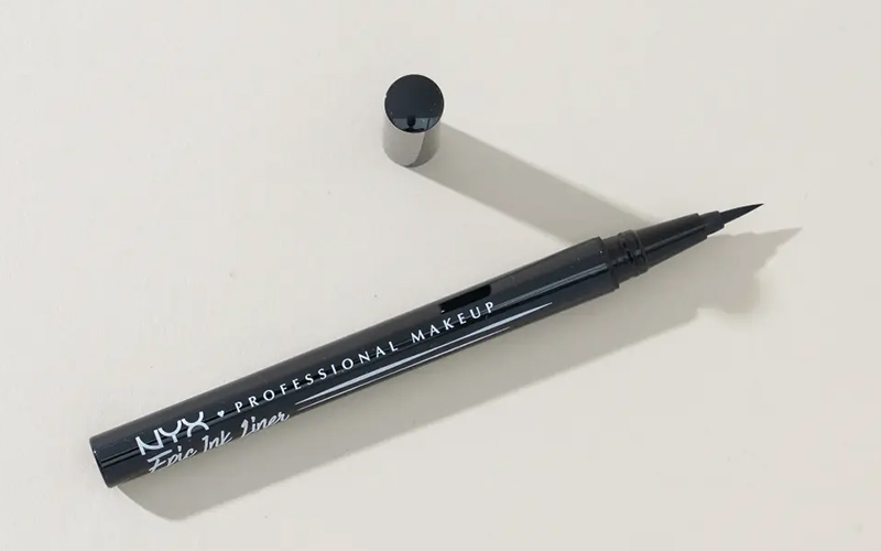 خط چشم مویی یا ماژیکی